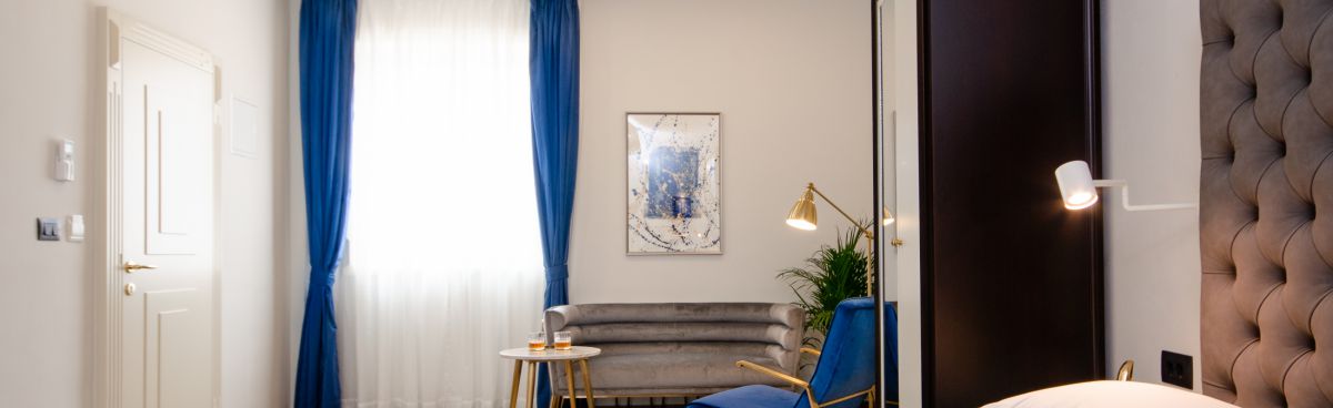 Deluxe king room accommodation rooms